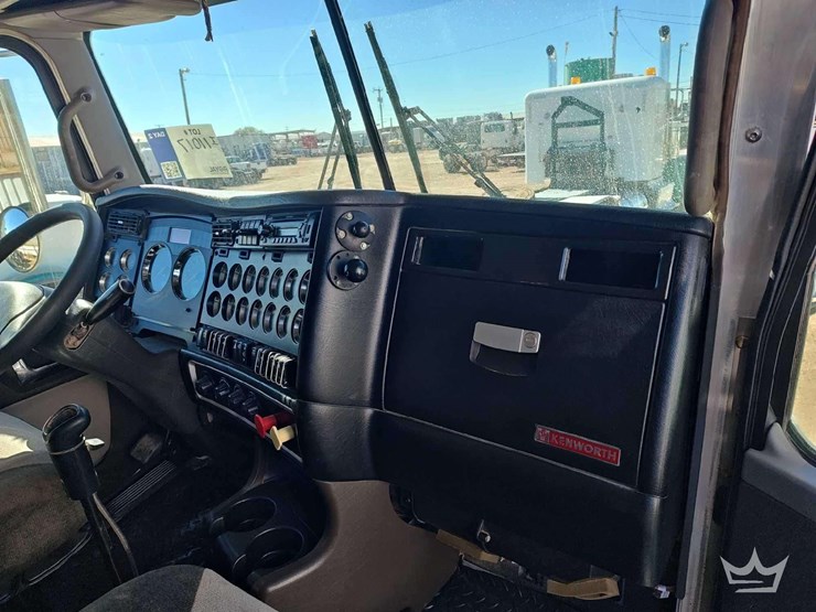 2012-kenworth-t800-image-15