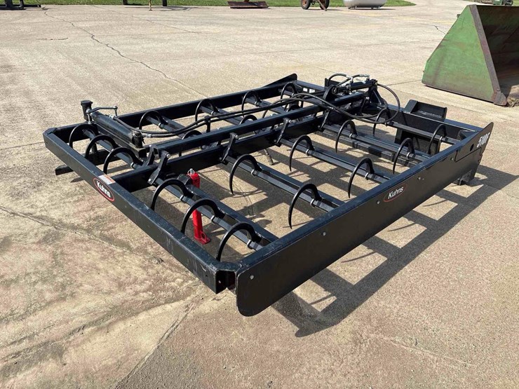 kuhns-510f-skidloader-bale-accumulator-image-4