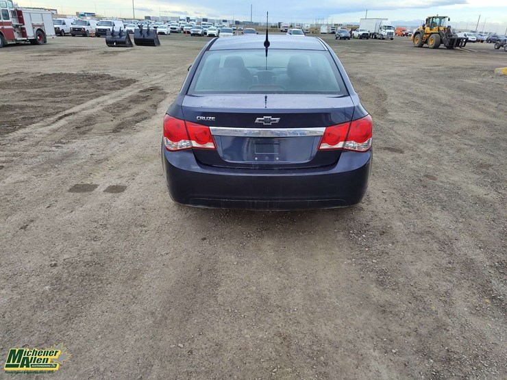 2014-chevrolet-cruze-2ls-4dr-sedan-image-7