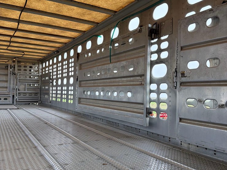 2001-wilson-livestock-trailer-image-42