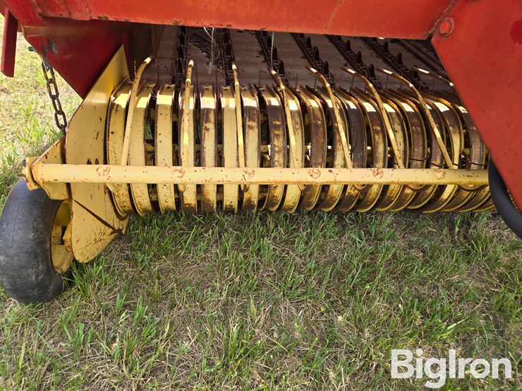 new-holland-851-image-12