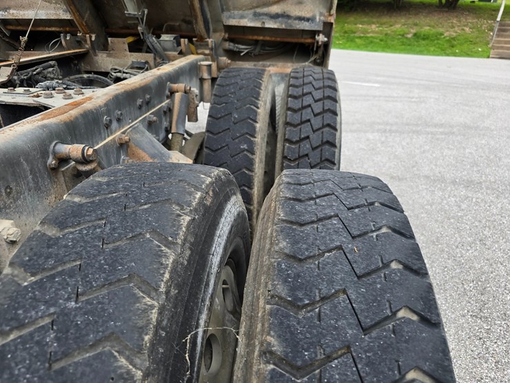 2015-kenworth-t800-image-105