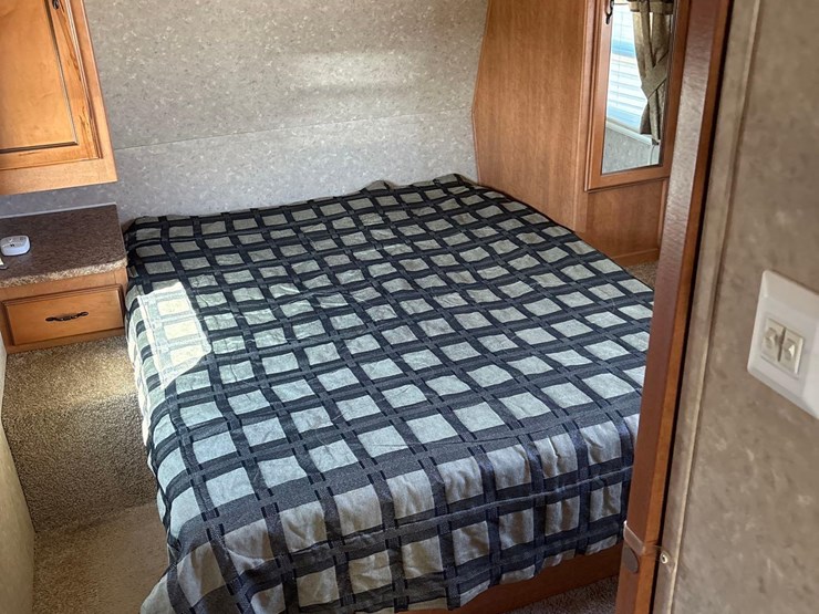 2011-puma-31ft-bumper-hitch-camper-image-33