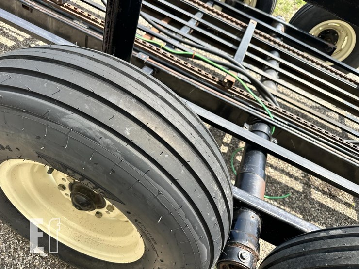 john-deere-568-image-21