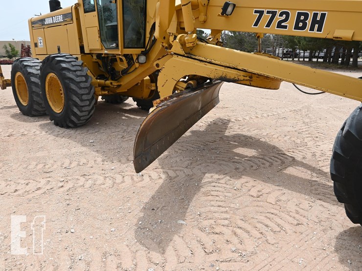 1996-deere-772bh-image-11