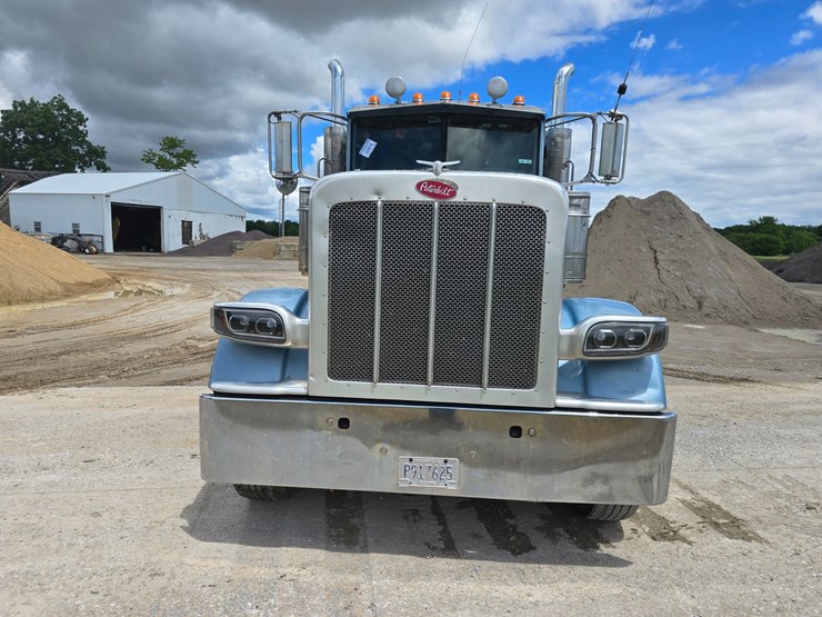 2013-peterbilt-388-image-35