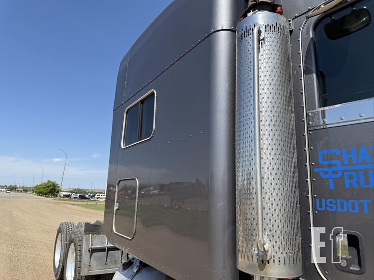 2009-peterbilt-386-image-28