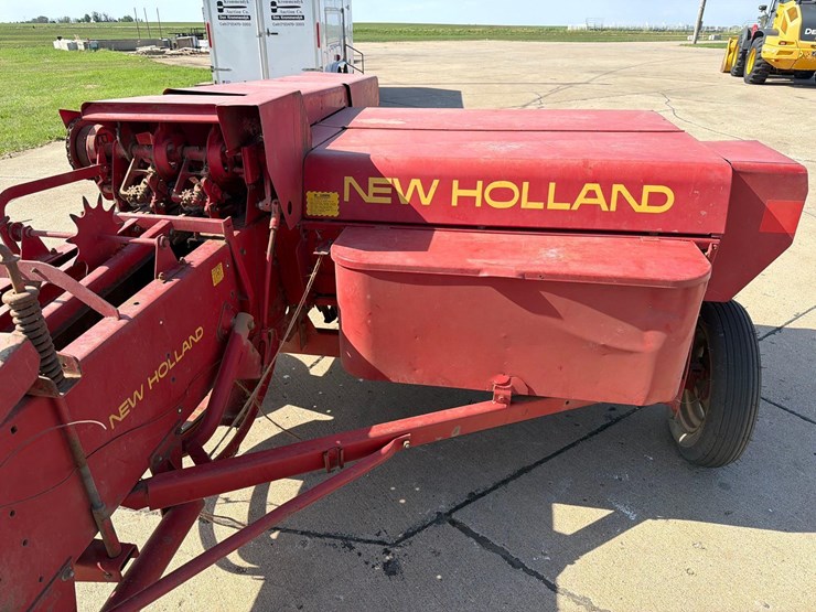 new-holland-275-image-22