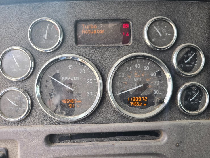 2013-peterbilt-388-image-68