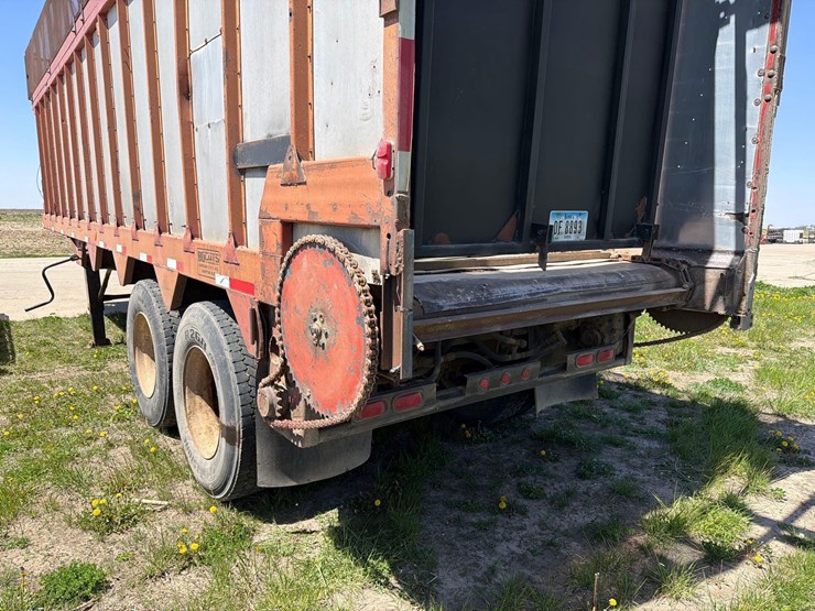 1976-bobc-30ft-live-bottom-semi-silage-trailer-image-7