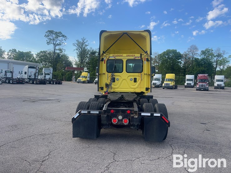 2016-freightliner-cascadia-125-image-6