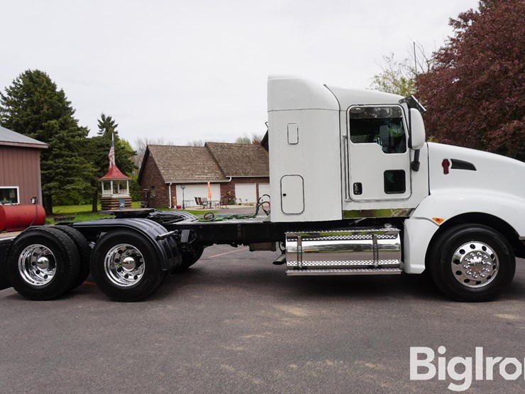 2015-kenworth-t660-image-4