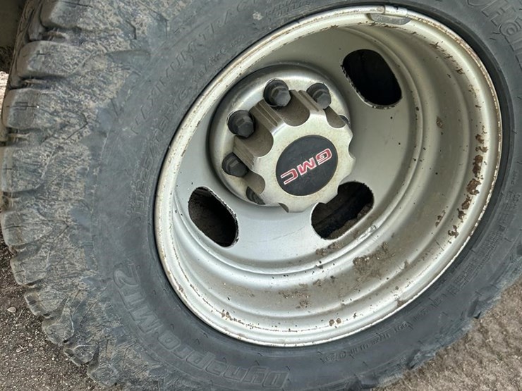 2001-gmc-3500-image-26