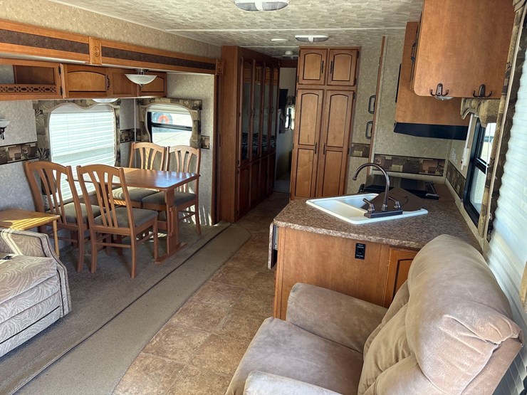 2011-puma-31ft-bumper-hitch-camper-image-17