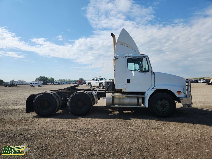 2000-freightliner-fl112-image-18