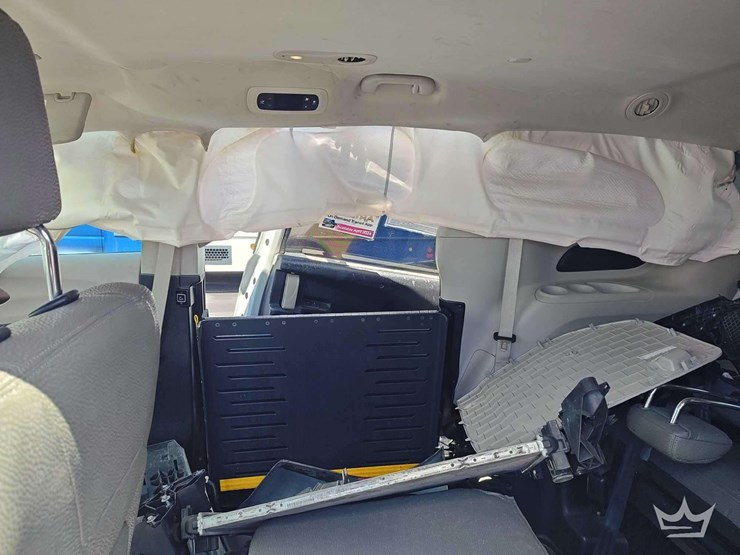 2022-chrysler-voyager-image-18