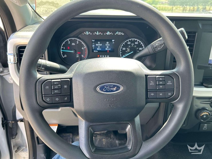 2023-ford-f550-image-14