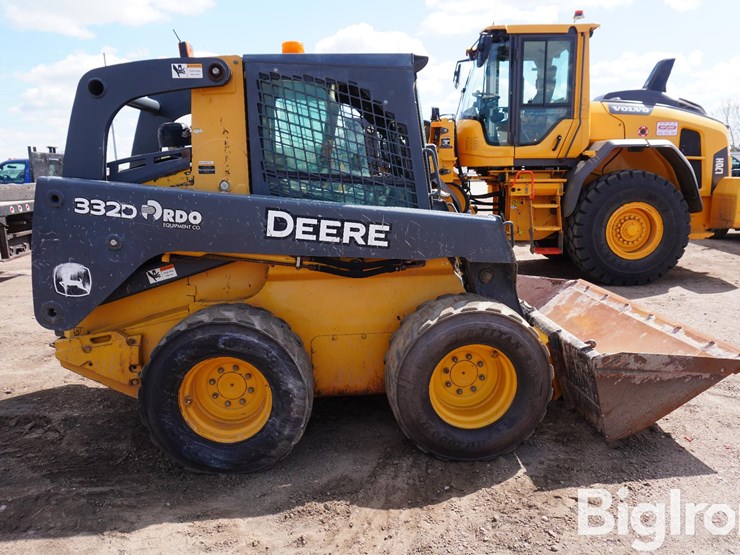 deere-332d-image-4