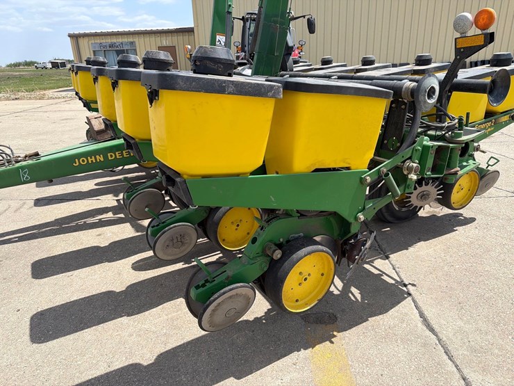 john-deere-7200-image-9