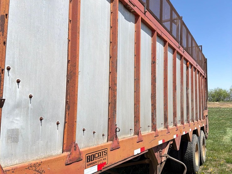 1976-bobc-30ft-live-bottom-semi-silage-trailer-image-45