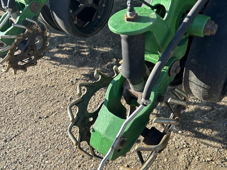 2023-john-deere-db90-image-28
