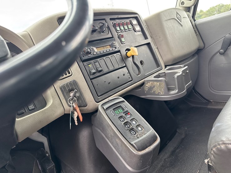 2011-international-durastar-4400-image-8