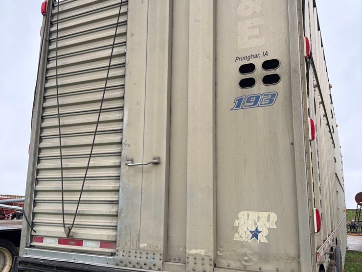 2001-wilson-livestock-trailer-image-33