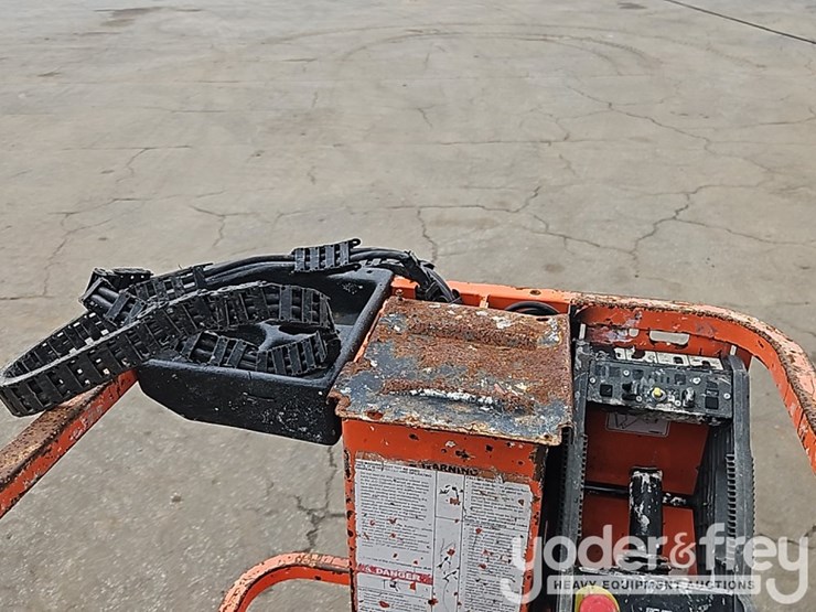 2016-jlg-1230es-image-20