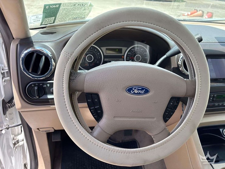 2006-ford-expedition-image-13