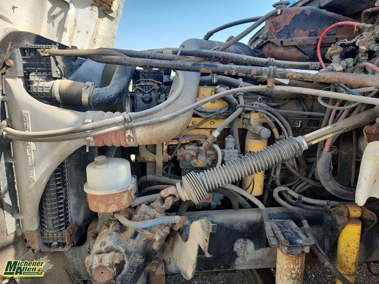 2000-freightliner-fl112-image-20