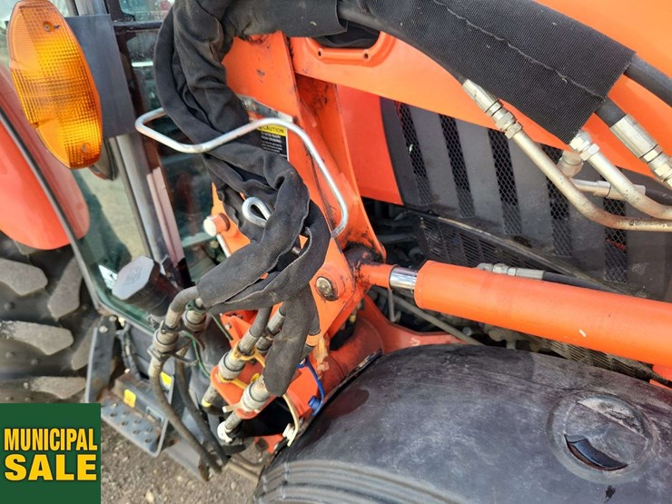 2015-kubota-l4760-image-39