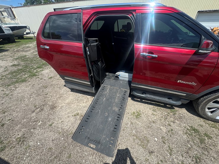 2018-ford-explorer-limited-image-8