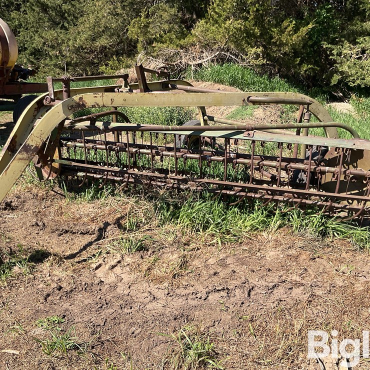 JOHN DEERE 896