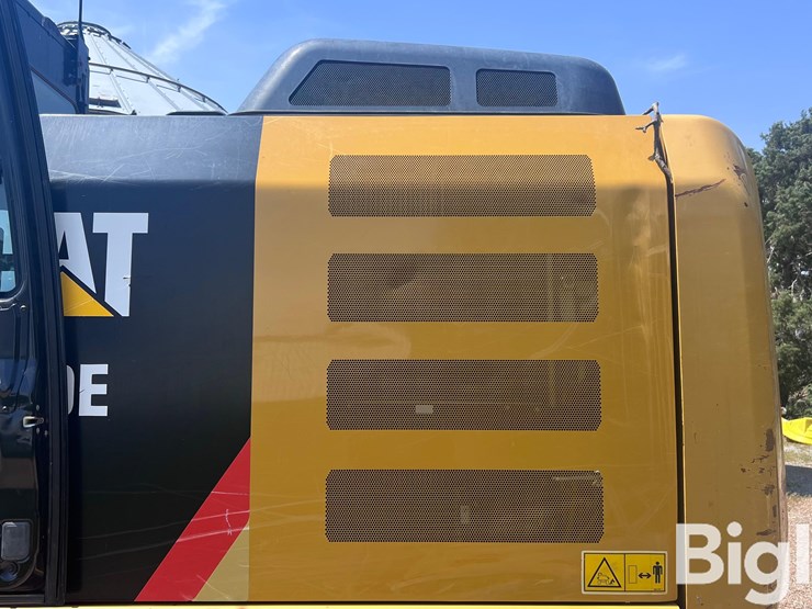 2013-caterpillar-320e-image-9