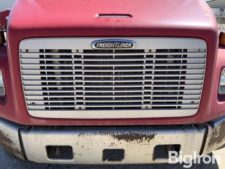 2000-freightliner-fl80-image-10