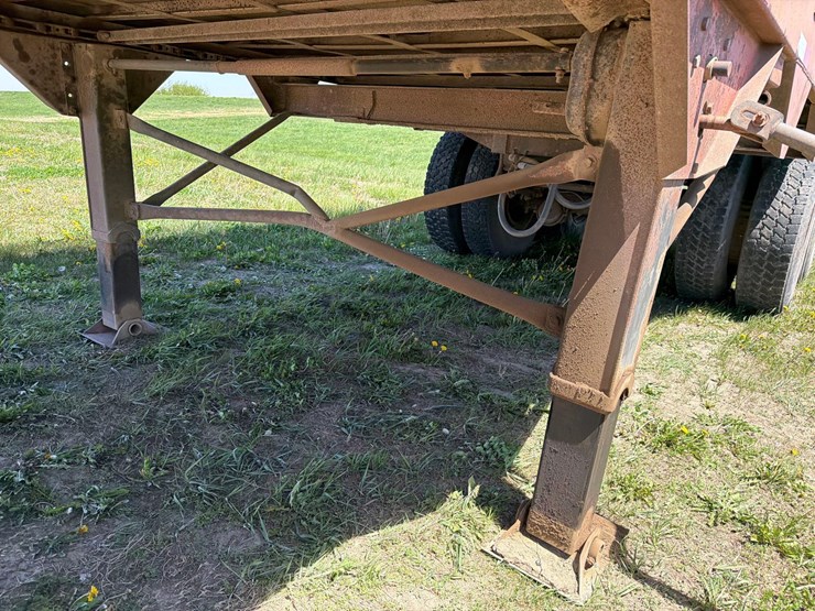 1976-bobc-30ft-live-bottom-semi-silage-trailer-image-43