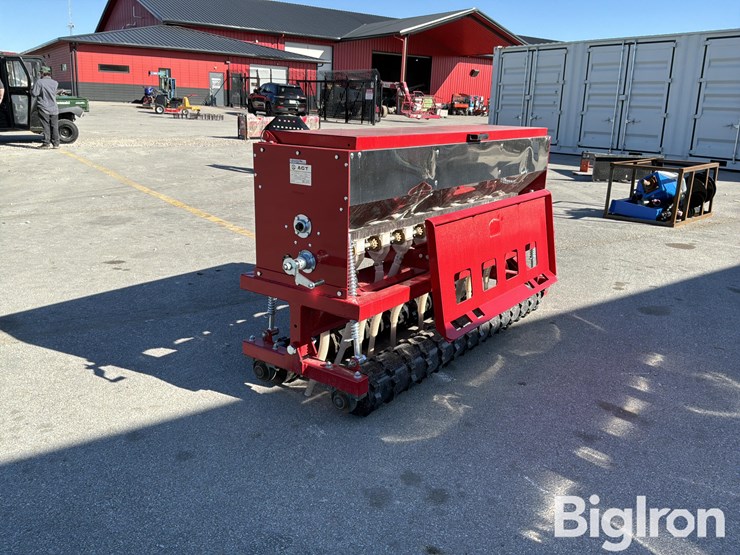2025-massey-ferguson-730-image-7