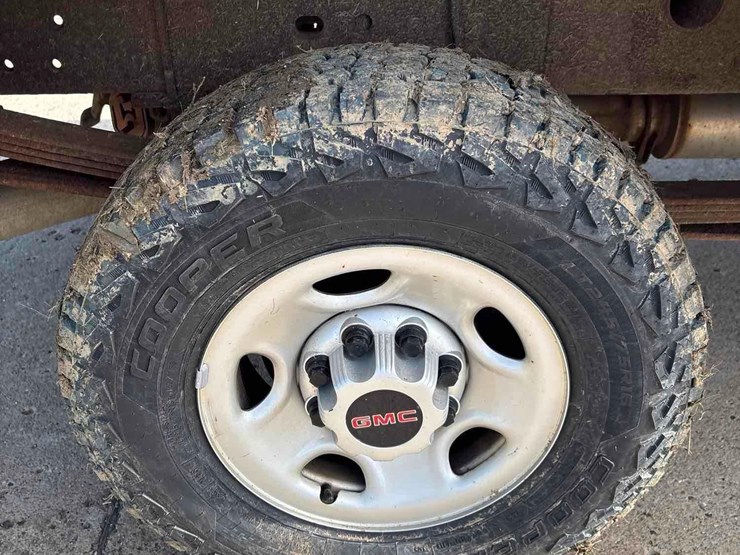 2004-chevrolet-2500hd-image-27