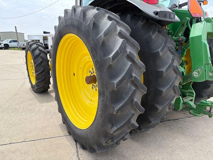 2012-john-deere-8310r-image-8
