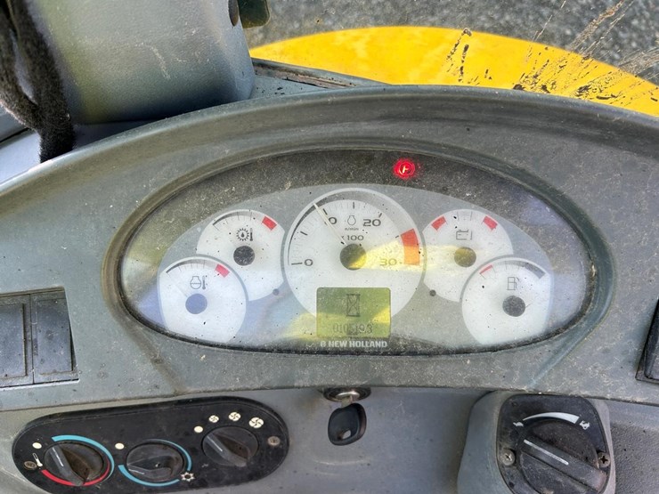 new-holland-lb95b-image-32