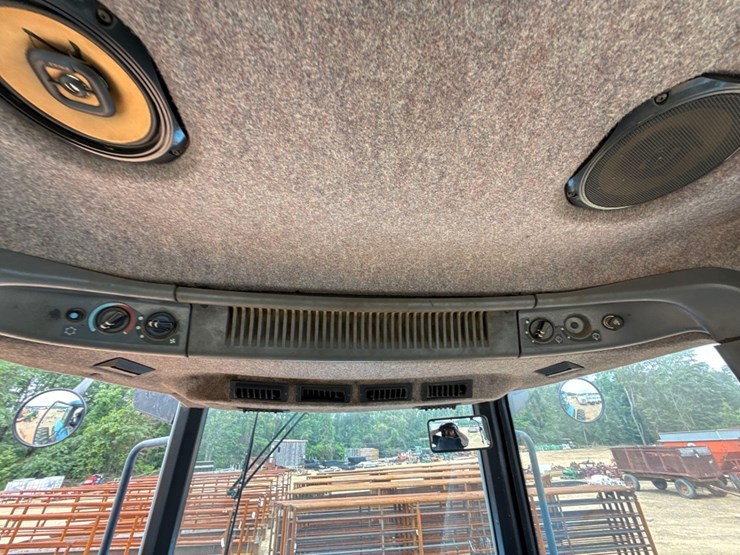 new-holland-8870-image-23