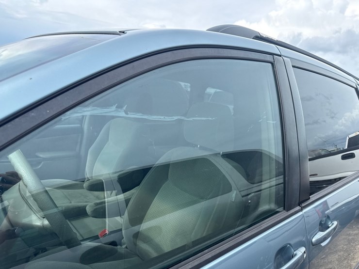 2009-toyota-sienna-image-18
