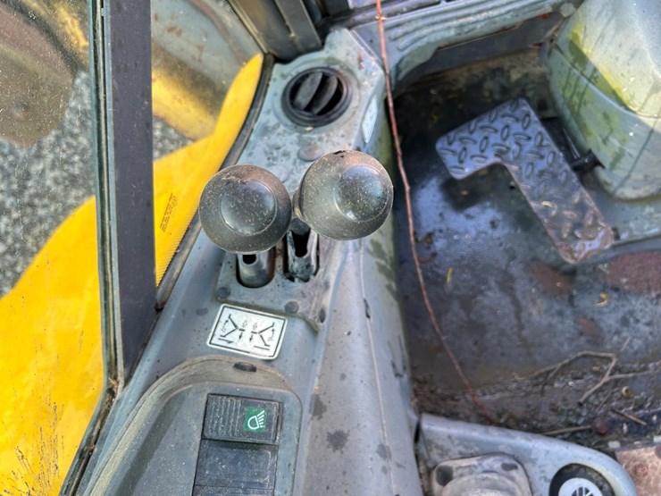 new-holland-lb95b-image-35