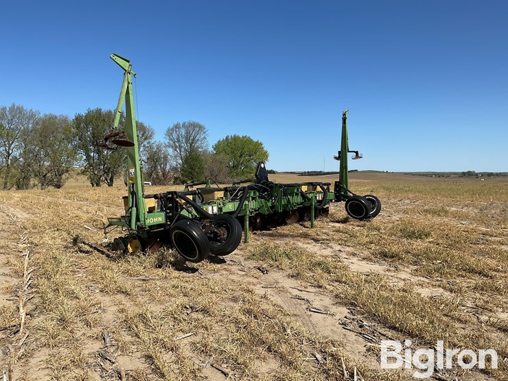 john-deere-7300-image-3