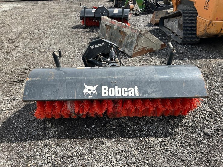 bobcat-72”-utv-angle-broom-image-1