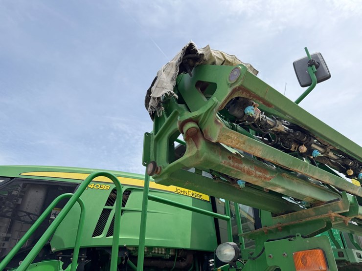 2016-john-deere-r4038-image-44