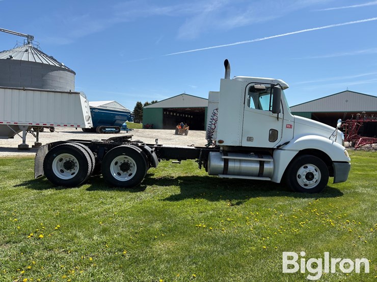 2007-freightliner-columbia-day-cab-truck-tractor-image-4