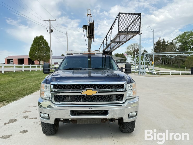 2012-chevrolet-3500hd-image-2