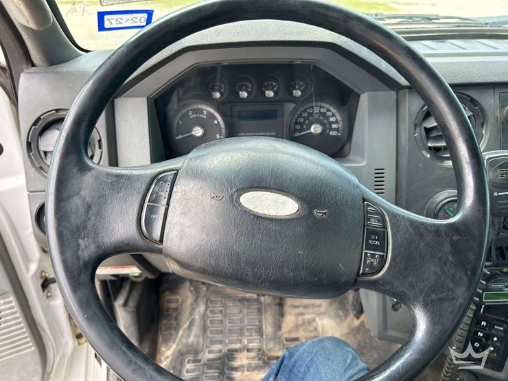 2011-ford-f750-image-16