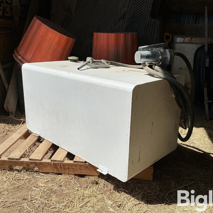 DeeZee 110-Gal Transfer Tank W/Pump